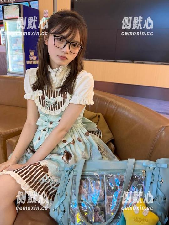 妹子亲测安卓17c吃瓜，瓜园动态一网打尽