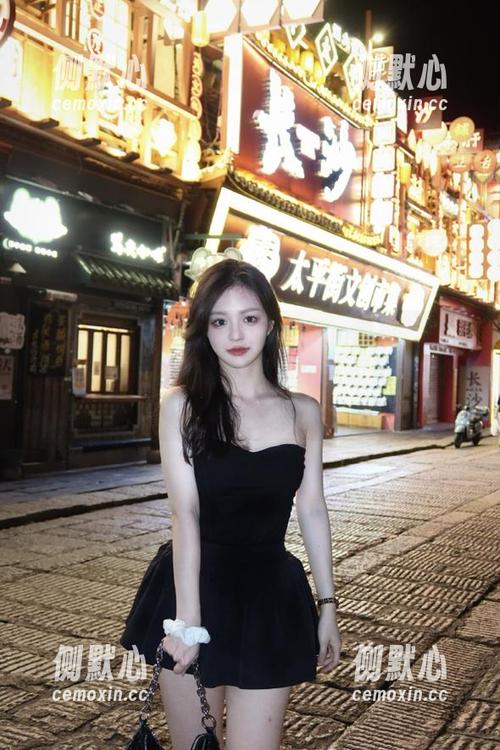 想知道“zztt88.ccm黑料”里的惊人故事吗？快来看看这个吃瓜类网站的网页！