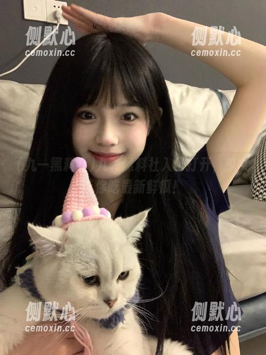 九一黑料社入口打开，少女带你吃最新鲜瓜！