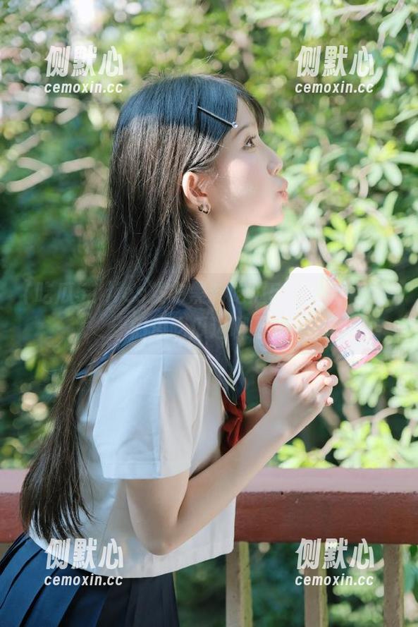 吃瓜51 ios发布黑料吃瓜51最新,女生们边吃瓜边聊不停