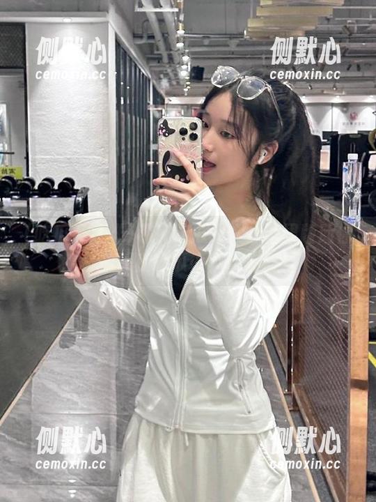 吃瓜不打烊 深夜吃瓜不打烊苹果版助你深夜吃瓜停不下来