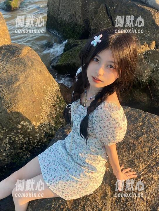 吃瓜直播 在“吃瓜直播”app上,免费收看无限精彩的娱乐新闻!