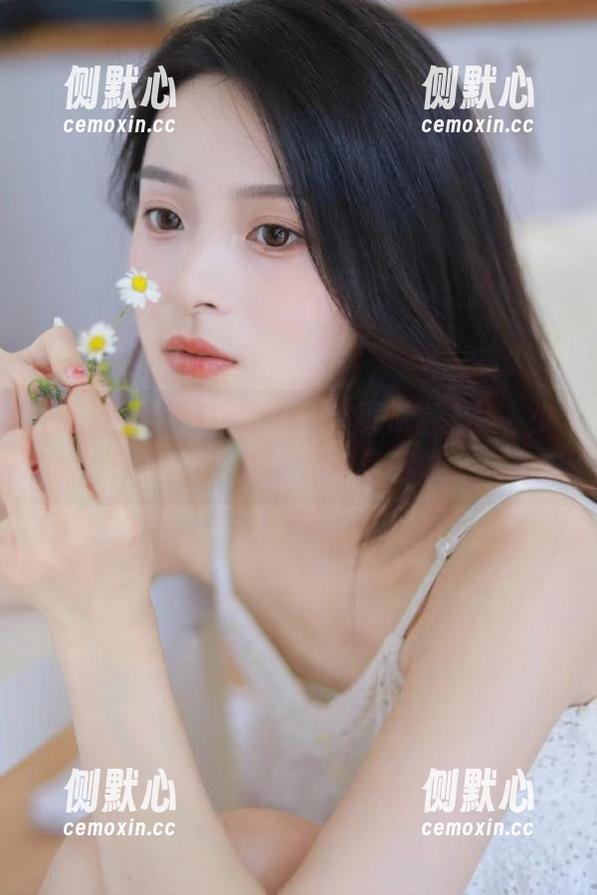 吃瓜网 吃瓜网ccgg首页惊喜上线,少女们边吃瓜边观看不停