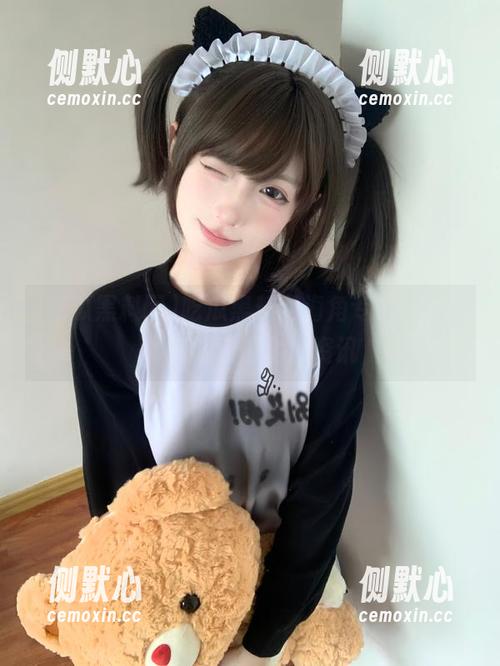 吃瓜黑料网海角专属导航，带你观看最全瓜资讯