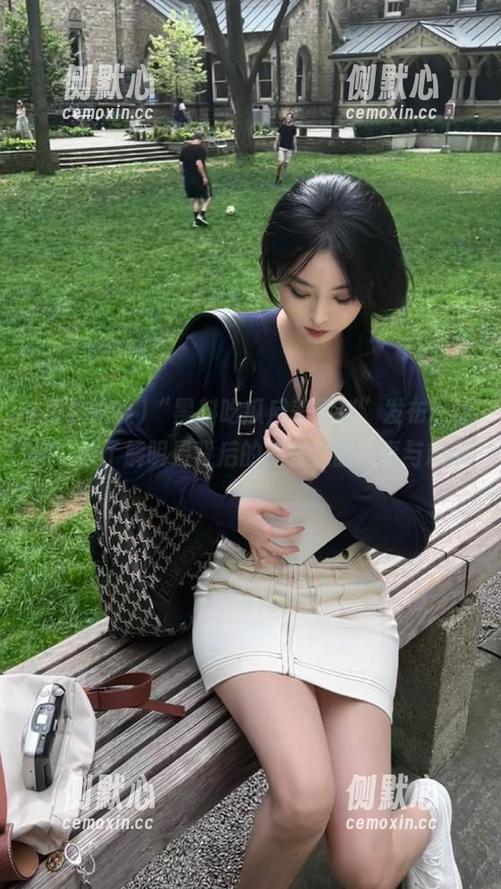 “黑料吃瓜反差黑料”发布，让你一秒了解明星背后的那些黑暗故事与趣闻。